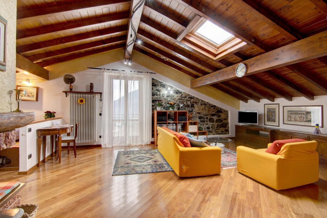 Apartmán La Mansarda Di Eros E Tiziana Lanzo dʼIntelvi Exteriér fotografie
