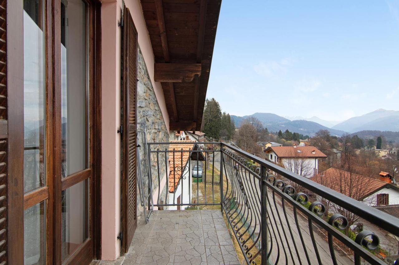 Apartmán La Mansarda Di Eros E Tiziana Lanzo dʼIntelvi Exteriér fotografie