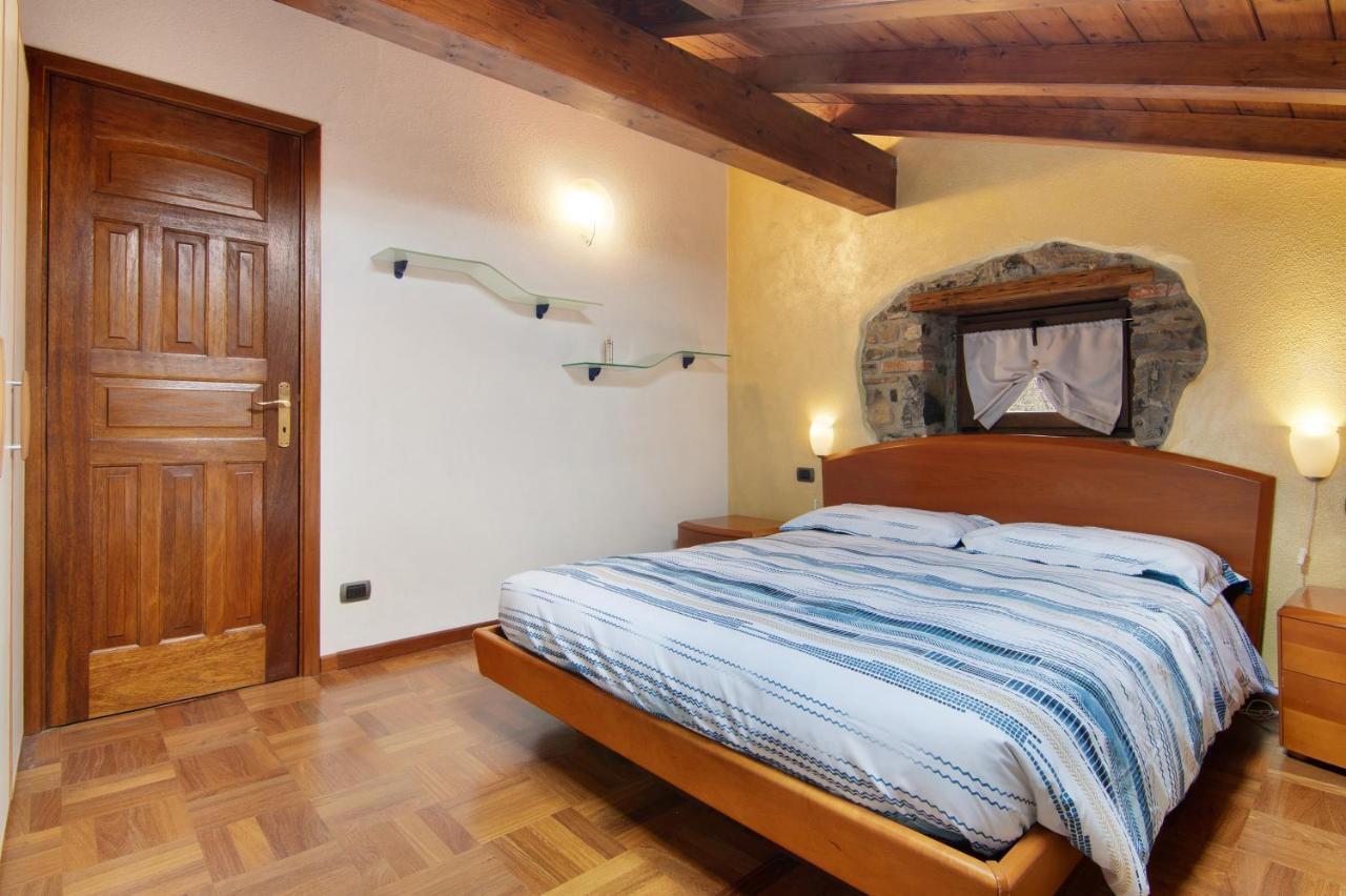 Apartmán La Mansarda Di Eros E Tiziana Lanzo dʼIntelvi Exteriér fotografie