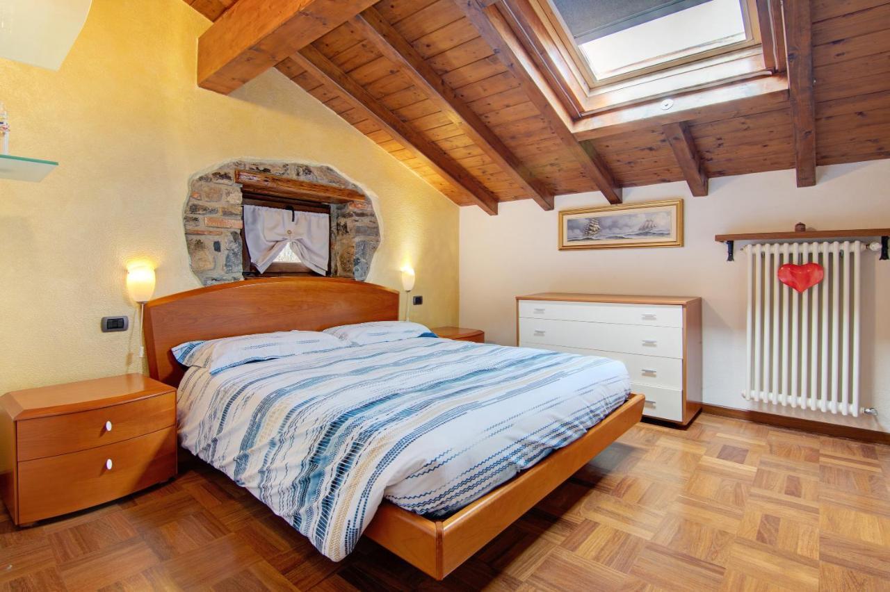Apartmán La Mansarda Di Eros E Tiziana Lanzo dʼIntelvi Exteriér fotografie