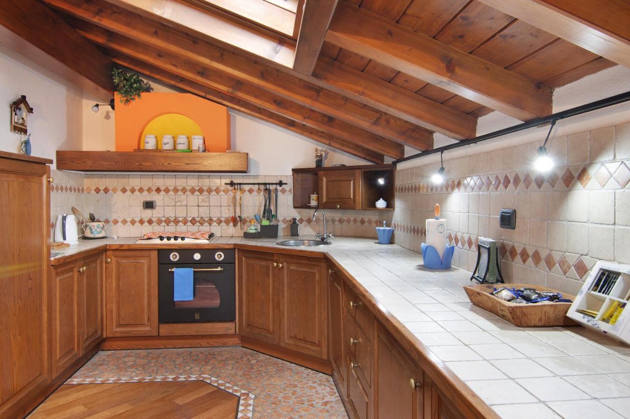 Apartmán La Mansarda Di Eros E Tiziana Lanzo dʼIntelvi Exteriér fotografie